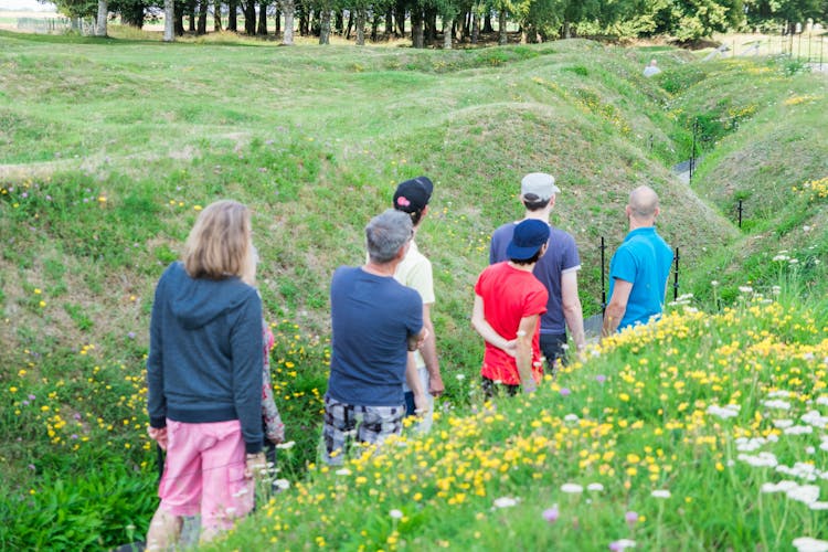 Day trip to Somme Battlefields, Australian memorial and Amiens cathedral from Paris