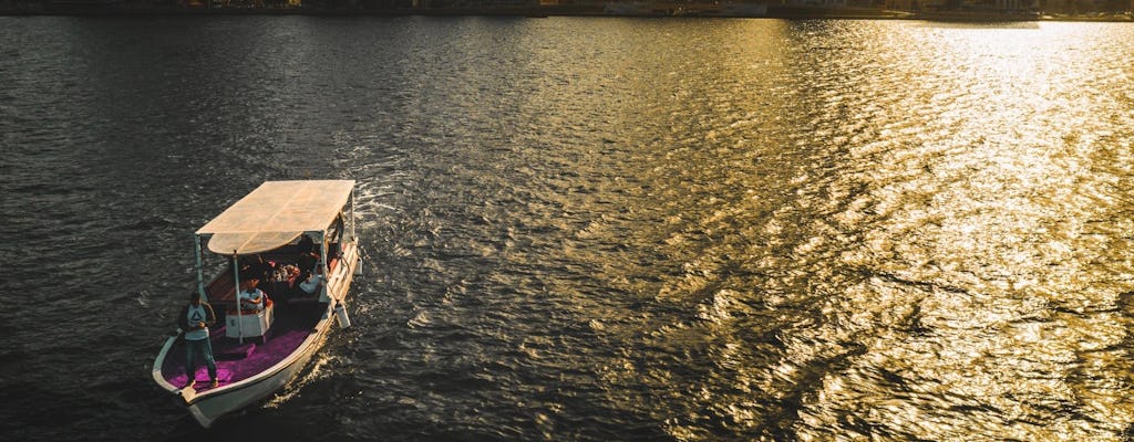 Traditionele Abra-boottocht in de Khalid-lagune van Sharjah