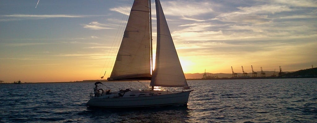 Excursão de barco na lua cheia saindo de Barcelona