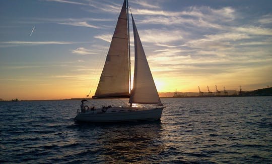 Escursione in barca a vela con luna piena da Barcellona