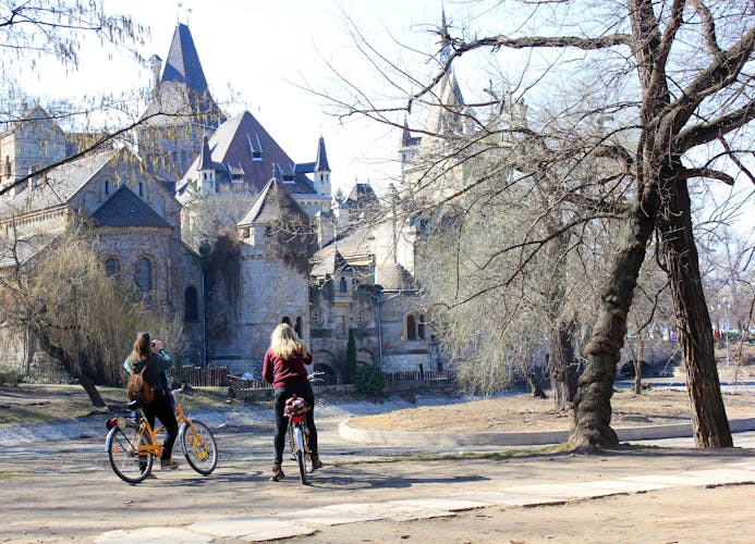 Budapest sightseeing tour by bike