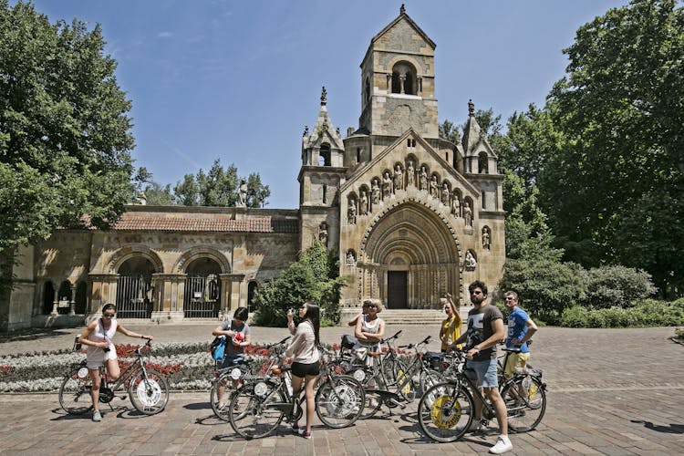 Budapest sightseeing tour by bike