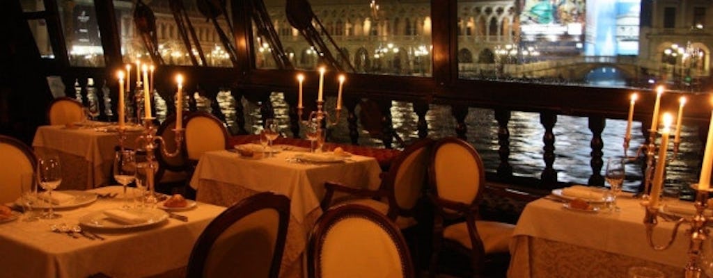 Experiência de jantar no galeão de Veneza