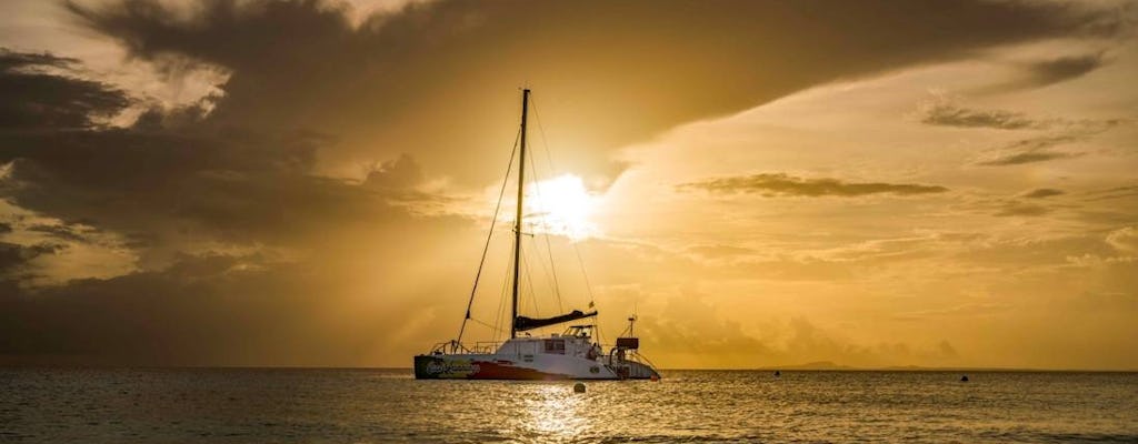 Zeiltocht met de Irie catamaran bij zonsondergang