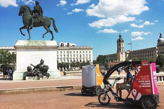 1 or 2-hour historical pedicab tour of Lyon