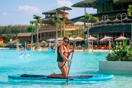 Biglietto adulto Blue Tree Lagoon con pranzo escluso zipline, scivolo d'acqua, guerriero ninja