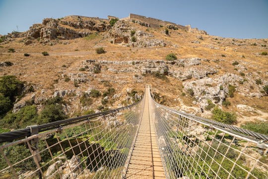 Trekking van Matera's Sassi naar de Murgia met Tibetaanse brug