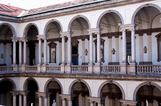 Experiencia guiada por el barrio y la Pinacoteca de Brera