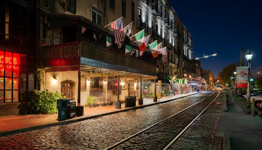 Beer and boos haunted pub crawl in Savannah