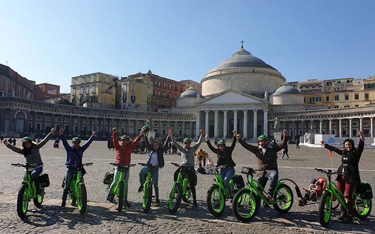 E-bike tour of Naples with food tastings