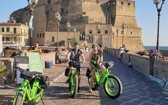 E-Bike-Tour bei Sonnenuntergang durch Neapel