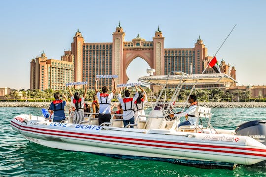 Tour panoramico in barca dell'Atlantide di Dubai