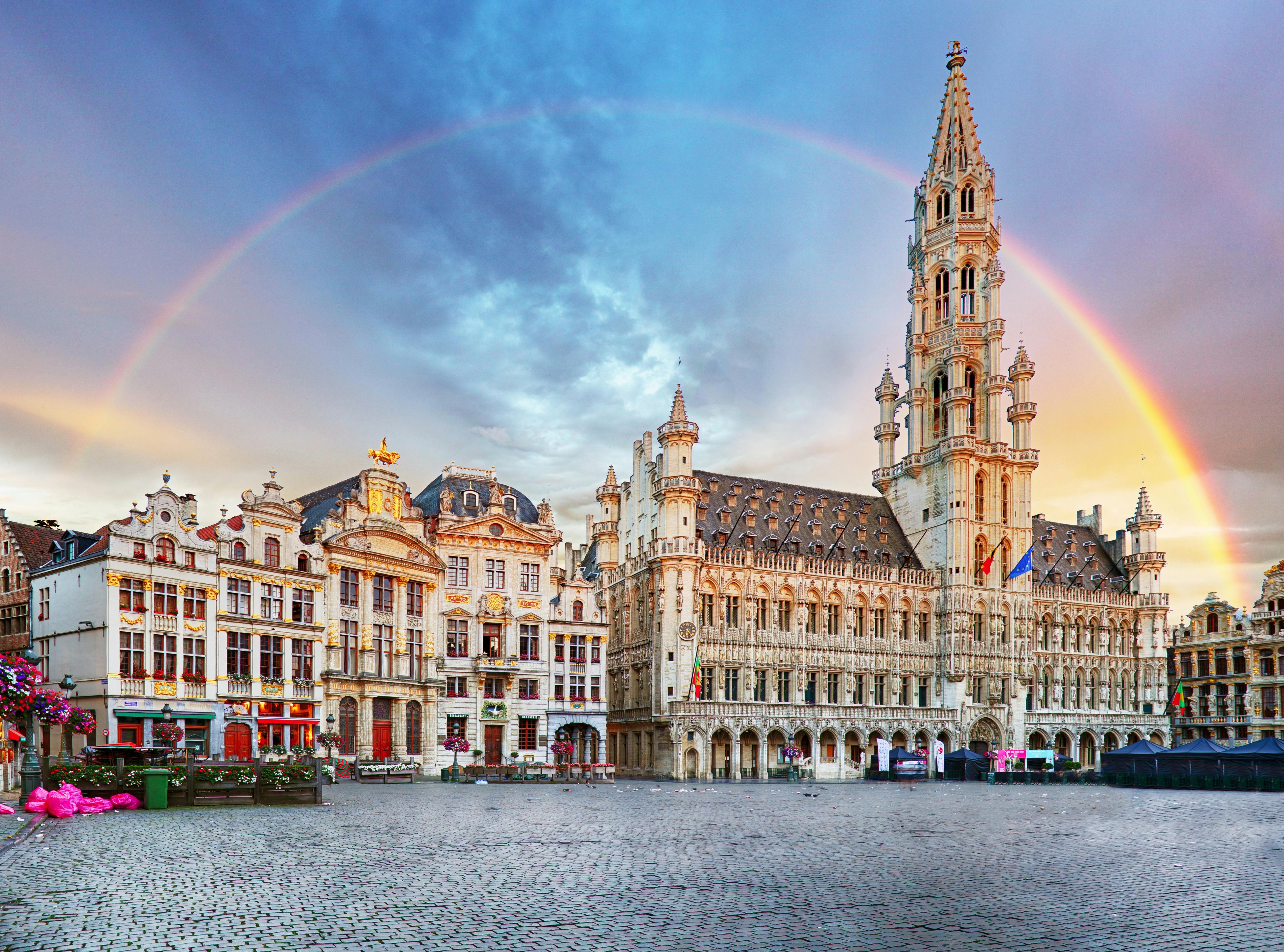 La Grand Place è la piazza centrale della città di Bruxelles, circondata da case delle corporazioni, come per esempio il muni