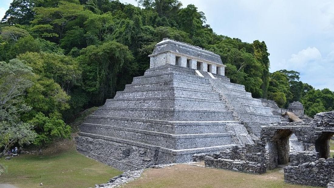 Tour di un'intera giornata del sito archeologico di Palenque e delle cascate della giungla da Tuxtla Gutiérrez