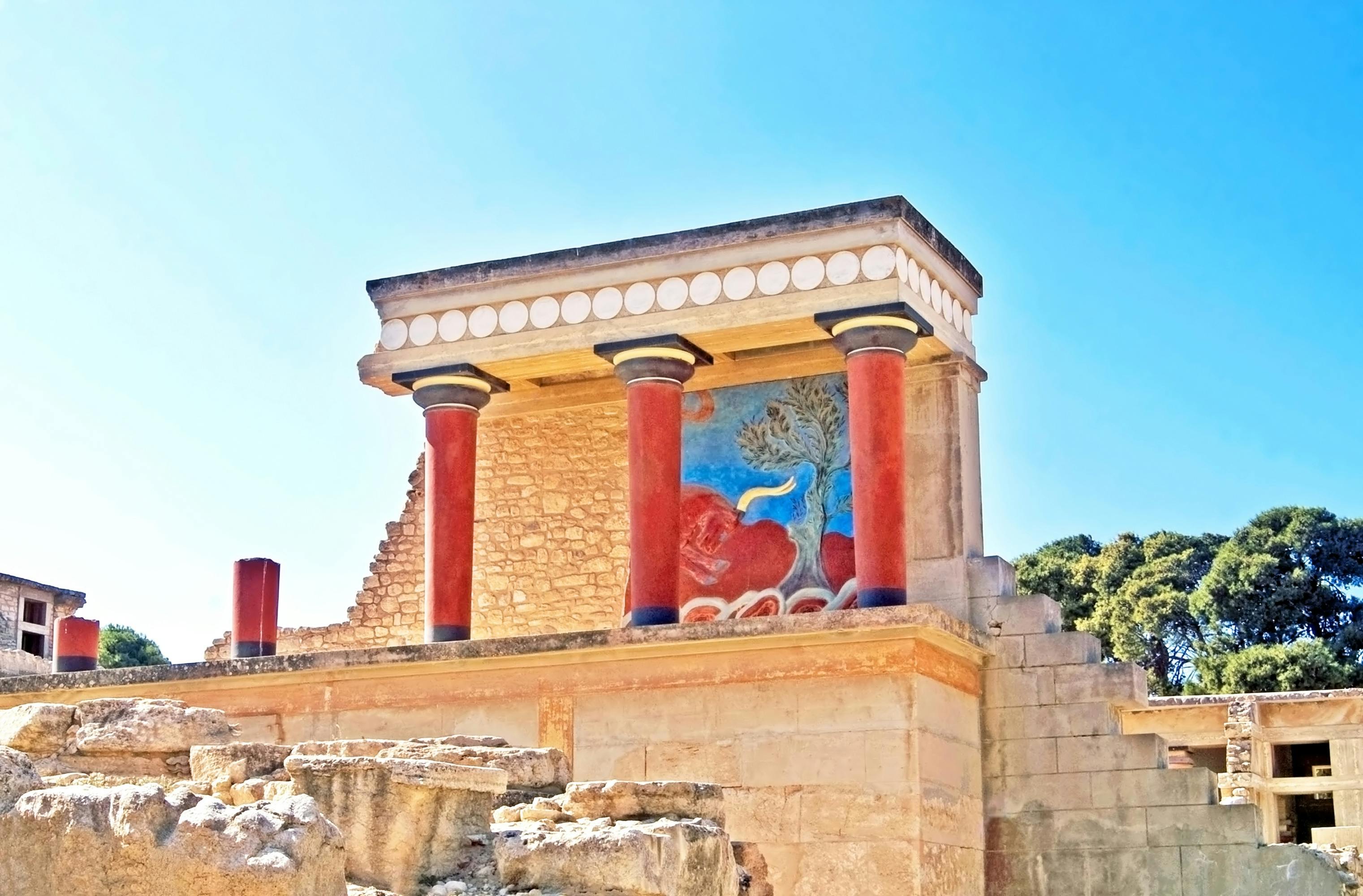 knossos palace tour guide