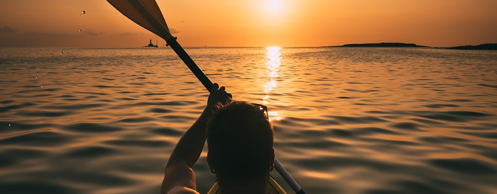 Excursion au coucher du soleil en kayak avec vin