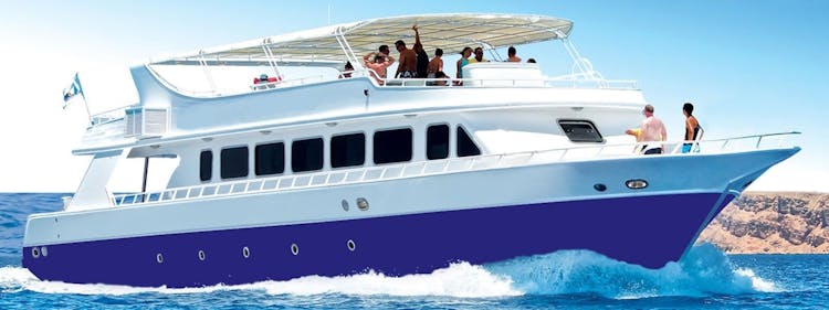 Private boat trip in Sharm El Sheikh with seafood lunch and drinks