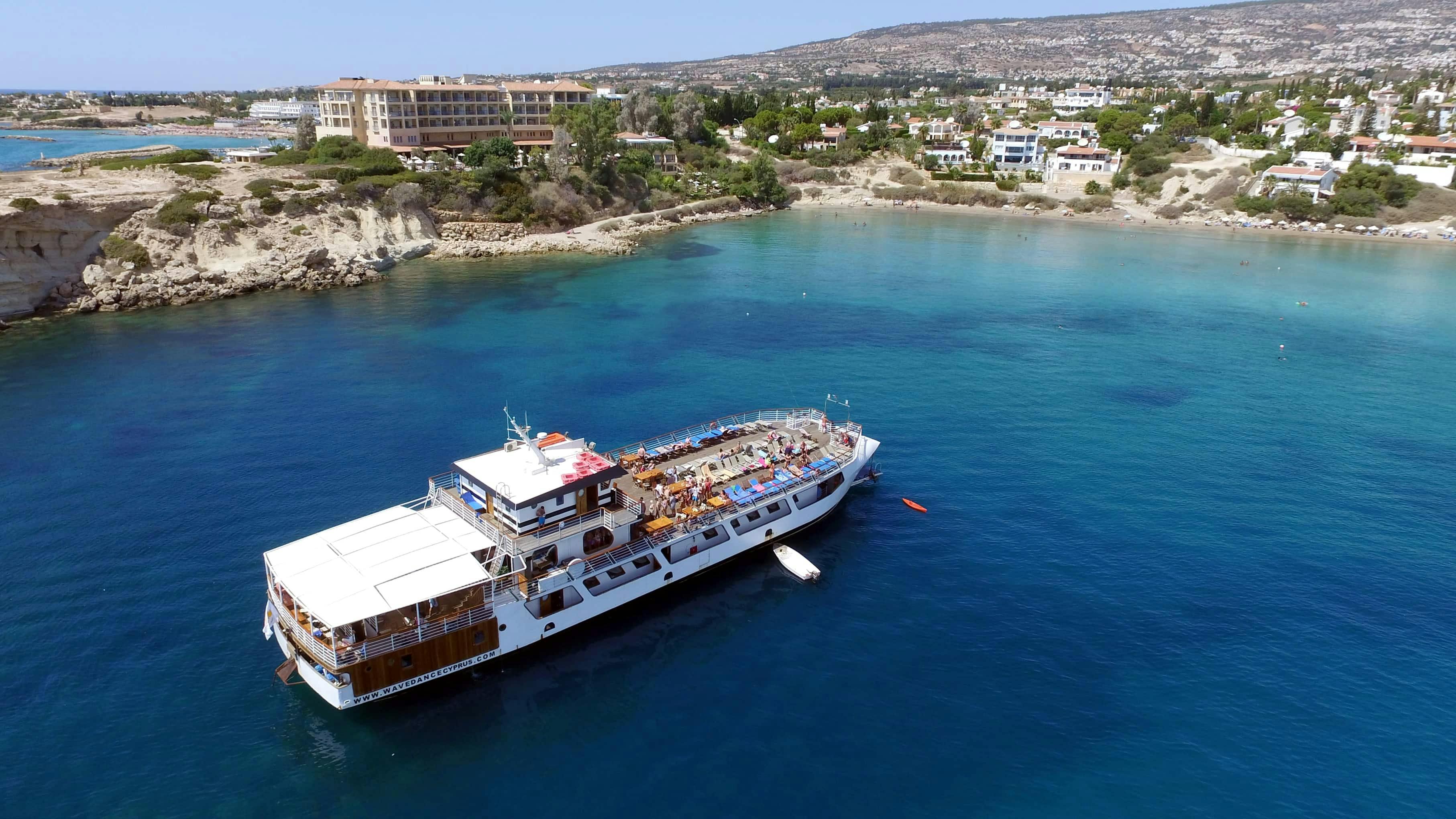 Paphos Halbtägiger Ausflug BBQ Cruise Ticket