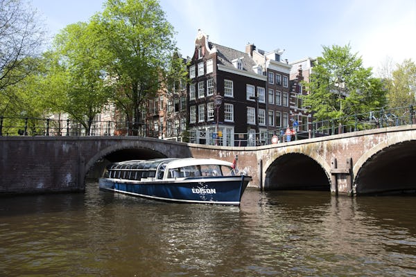 Grachtenrundfahrt durch die Stadt Amsterdam mit Snackbox