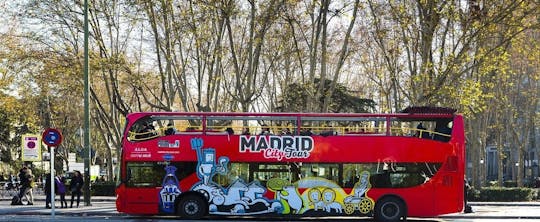 Hop-on hop-off buskaartjes voor stadstour door Madrid met rondleiding door het Bernabeu-stadion