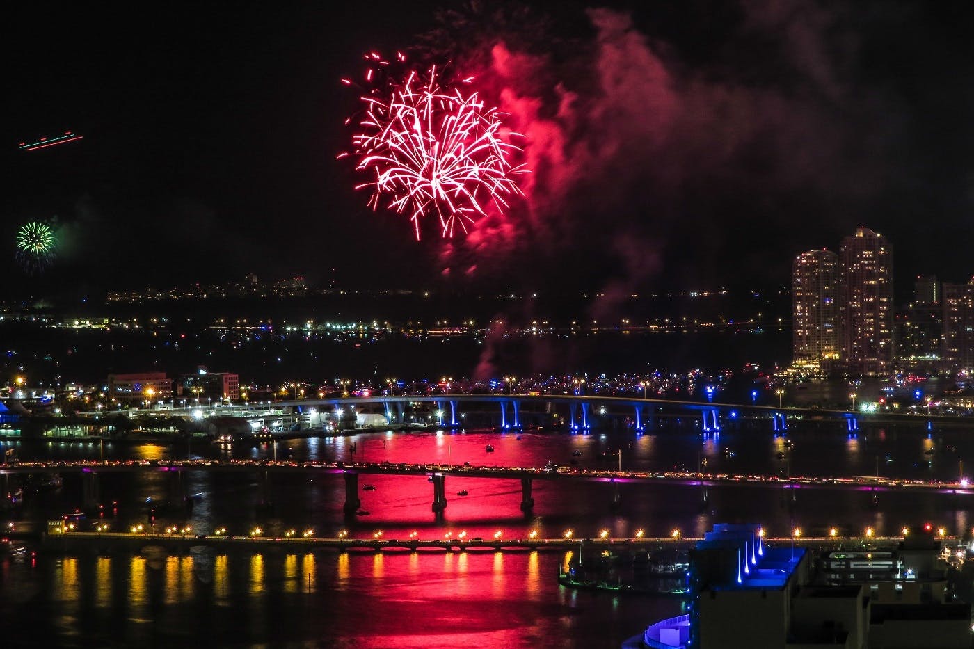 4 de julho Cruzeiro de fogos de artifício de catamarã em Miami