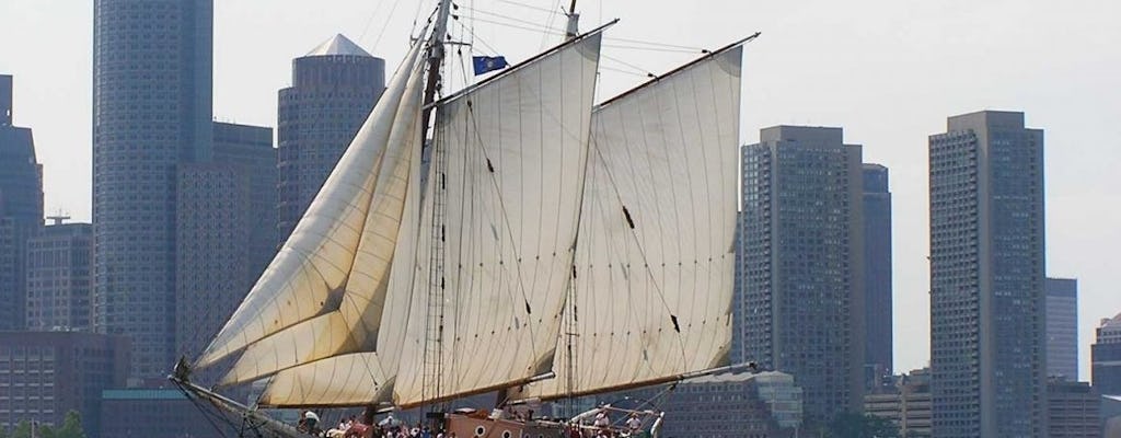 Experiencia de navegación de dos horas en el puerto de Boston en el Liberty Clipper