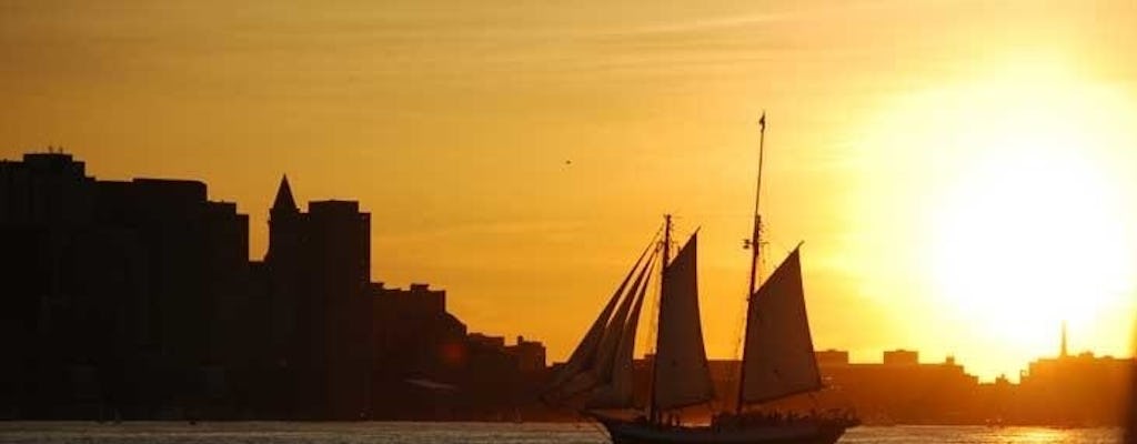 Experiência de navegação Liberty Star ao pôr do sol no Porto de Boston