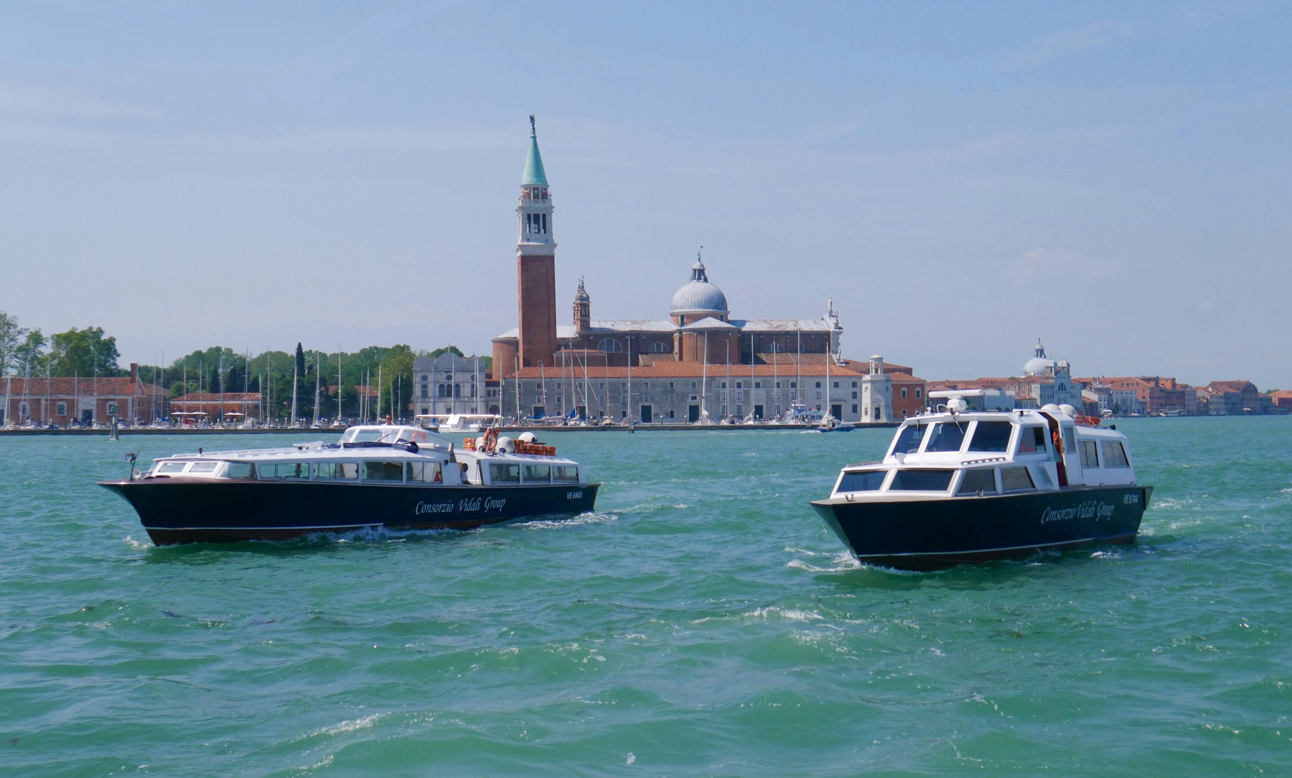 Traslado privado en lancha rápida desde el aeropuerto Marco Polo a Venecia