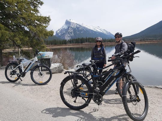 Excursão de bicicleta elétrica e caminhada em Banff Johnston Canyon