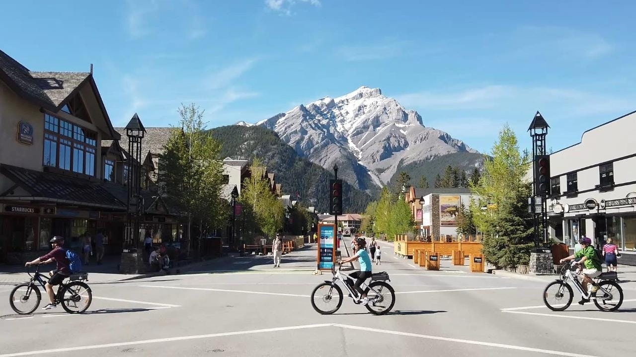 E-Bike-Tour durch die Stadt Banff