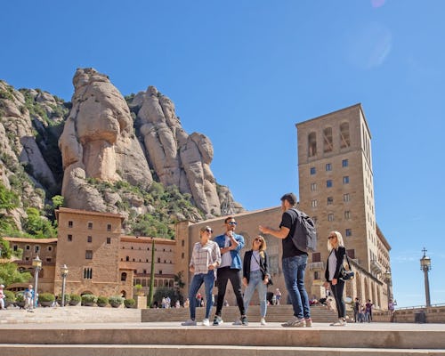 Tour del monastero di Montserrat con pranzo in agriturismo da Barcellona