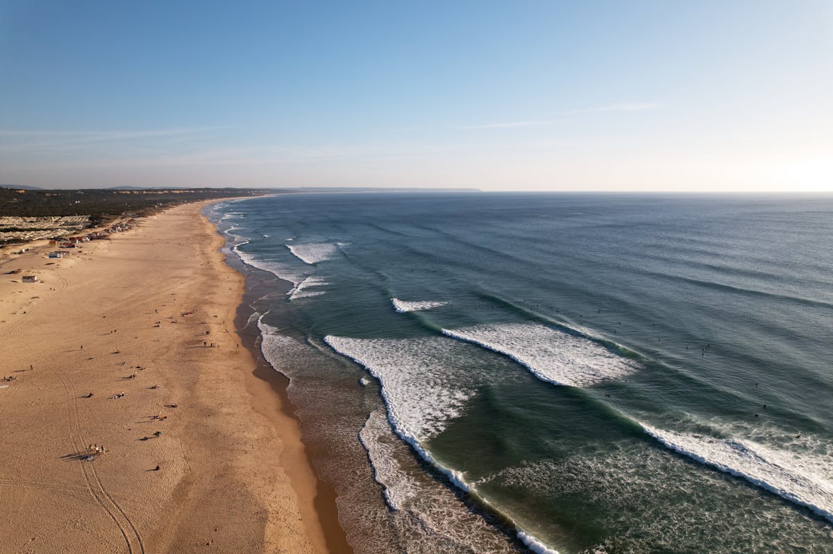 5 uur durende surf-, bodyboard- en yogasessie in Lissabon