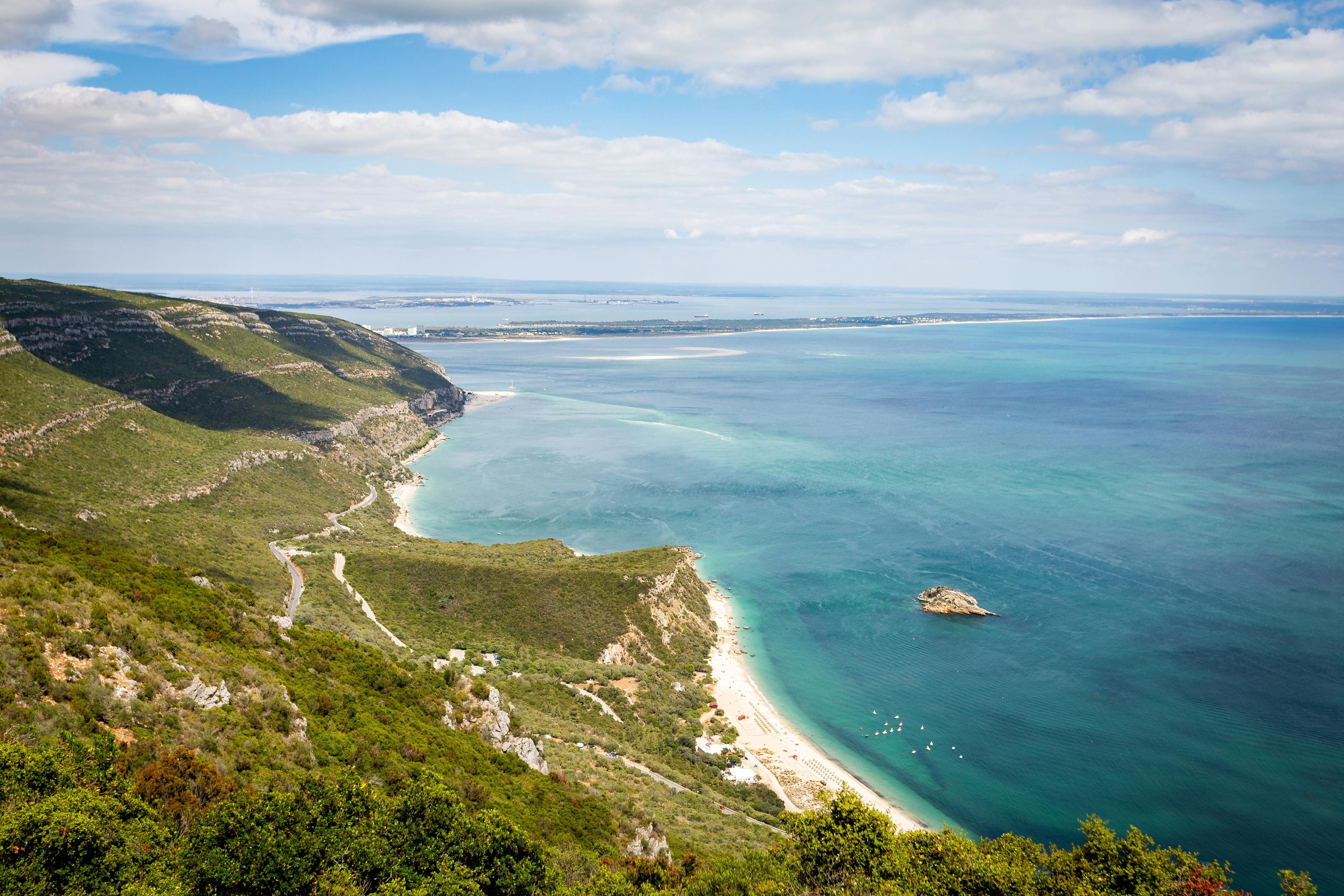 Surf experience with wine tasting guided tour in Lisbon