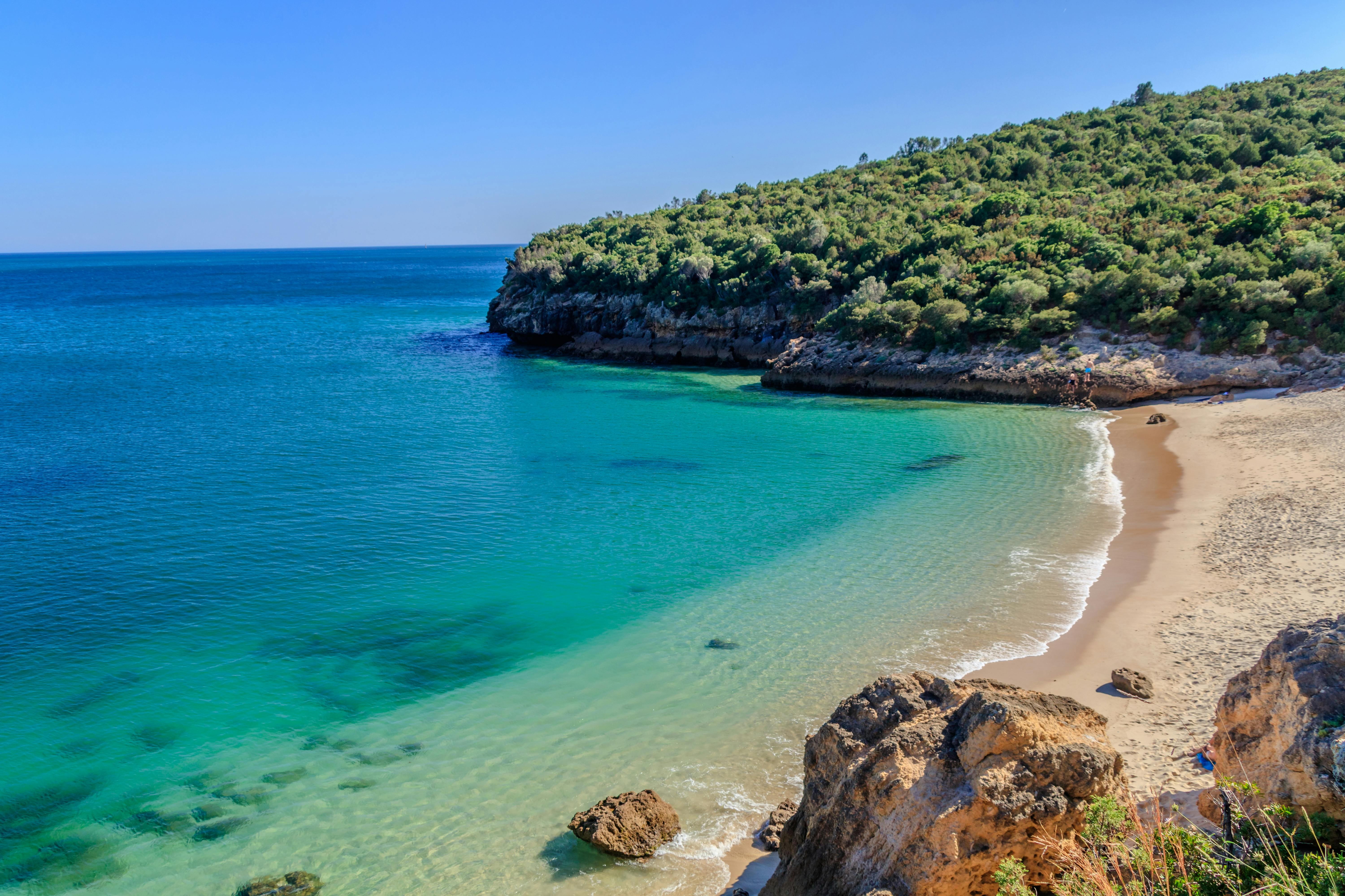 Tour guidato di snorkeling e trekking di Arrábida da Lisbona