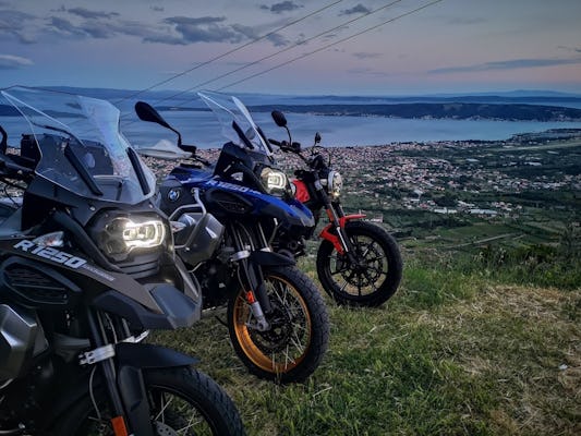 Viagem guiada de motocicleta de Split ao parque nacional de Krka