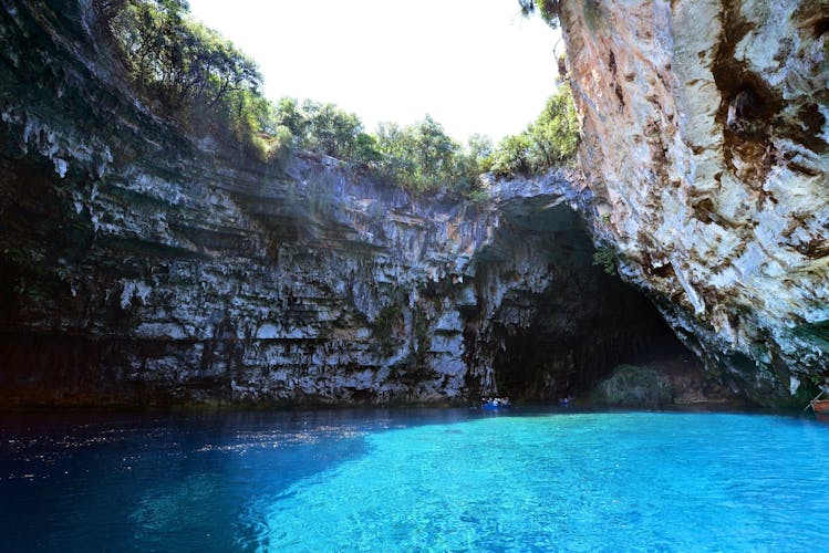 Premier Kefalonia Bus and Boat tour with Fiskardo and Myrtos Beach