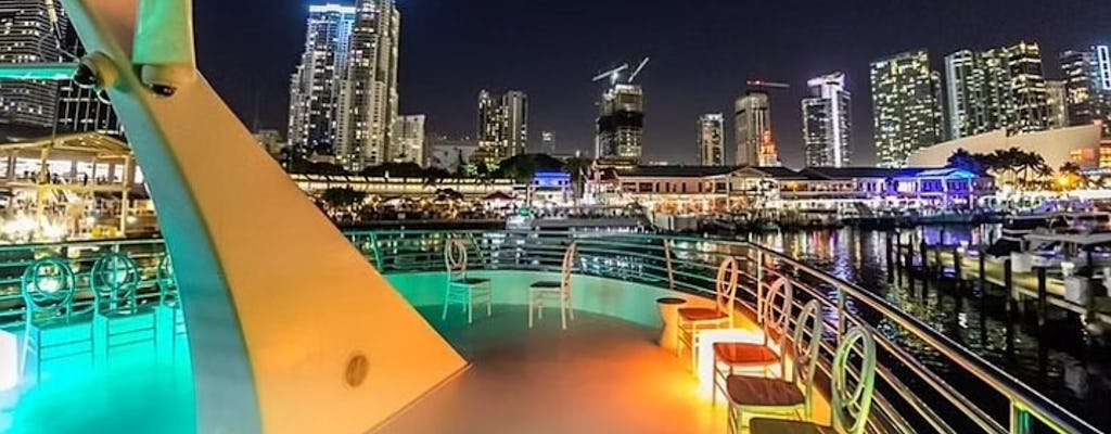 Miami boat party with free open bar and live Dj