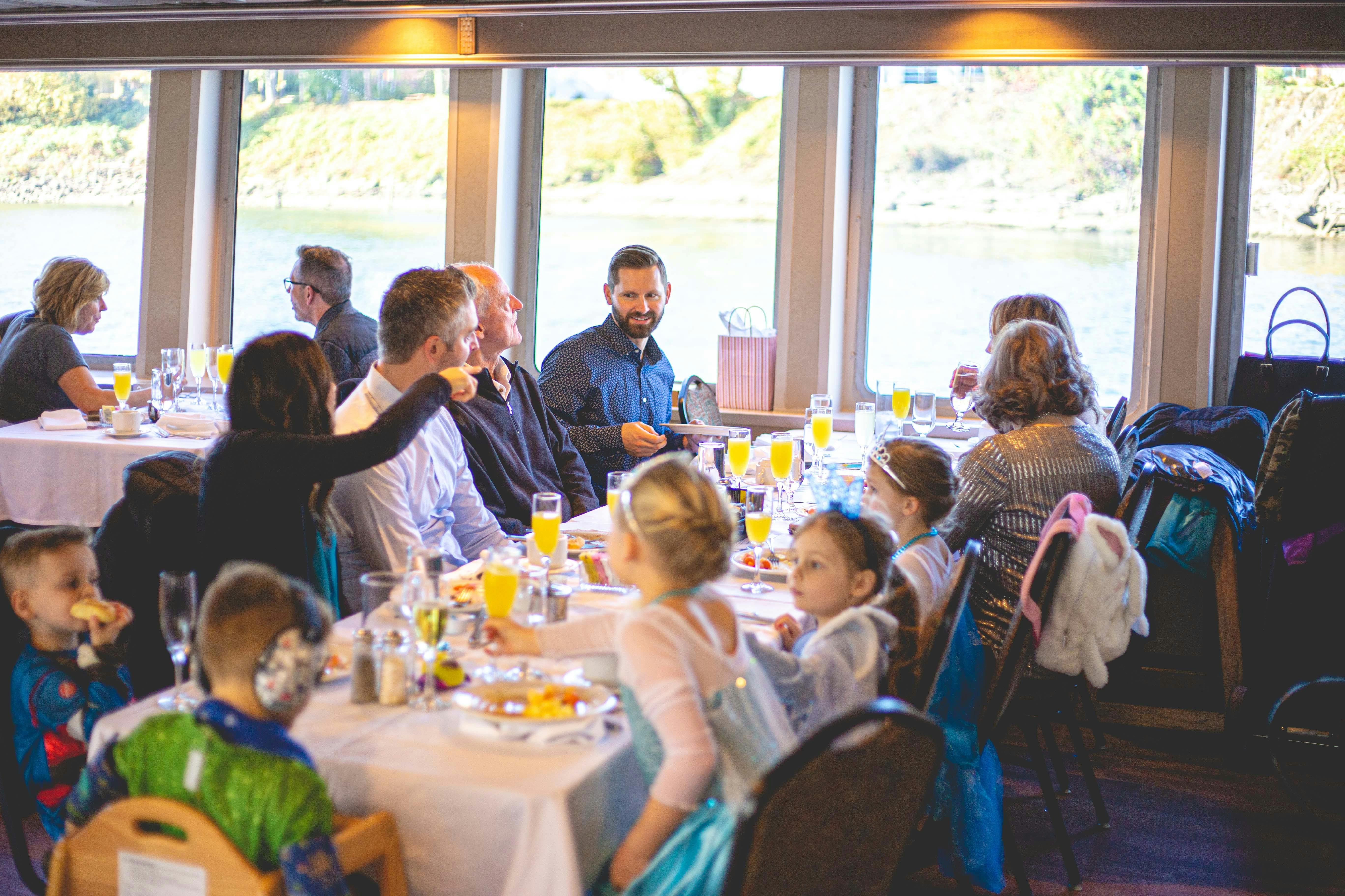 Champagne brunch cruise on Willamette river