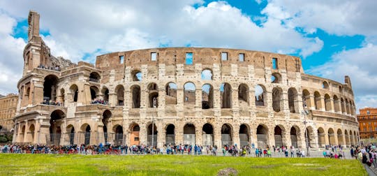 Tour pelo Coliseu e pelo Fórum Romano em grupo pequeno com guia local e entradas sem fila