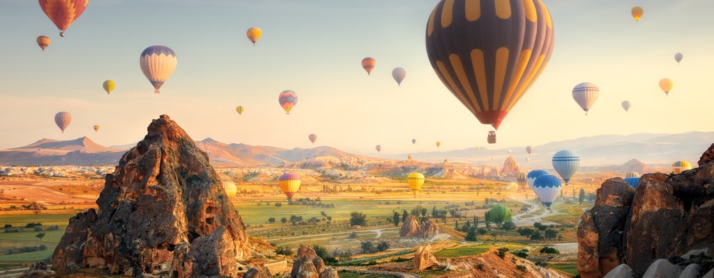 Excursão privada de 2 dias e 1 noite na Capadócia saindo de Istambul de avião com voo de balão opcional