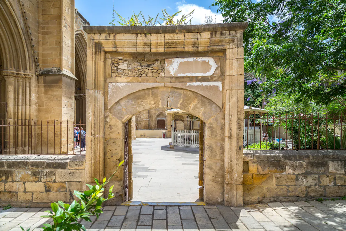 North & South Nicosia Tour