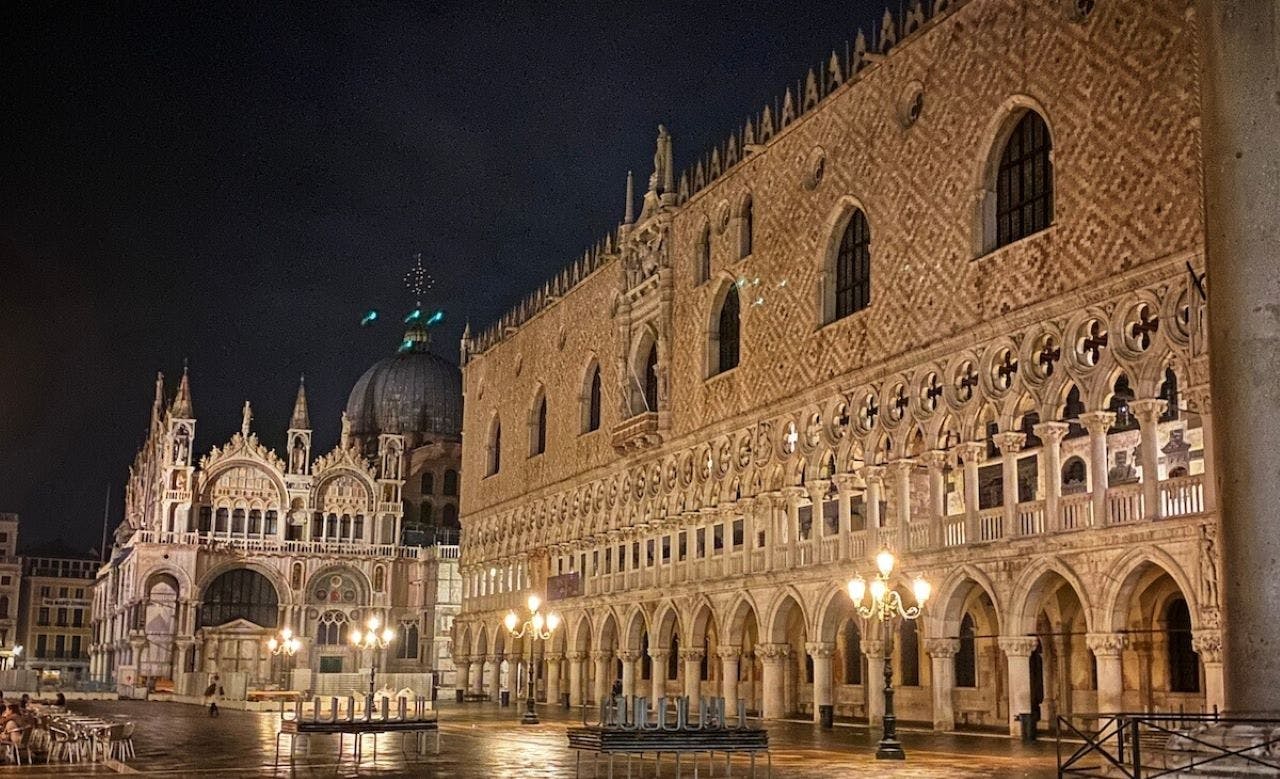 Rondleiding door de Basiliek van San Marco 's nachts