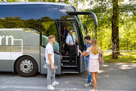 Excursión VIP de un día a Neuschwanstein, Linderhof y Oberammergau en bus desde Múnich