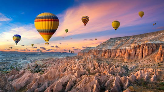 Circuit de 2 jours et 1 nuit en Cappadoce au départ d'Istanbul en avion avec vol en montgolfière en option