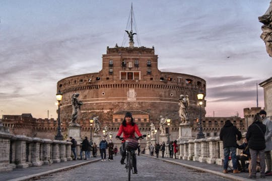 Tour de e-bike com audioguia no Castelo de Sant'Angelo