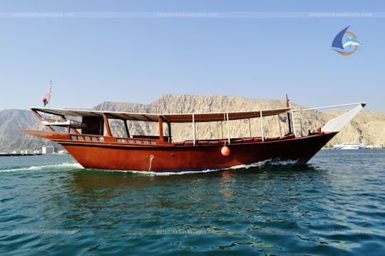 Full-day dhow cruise with drinks and lunch to the Fjords of Musandam