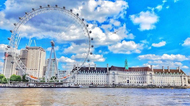 Guided walking tour of London's iconic history