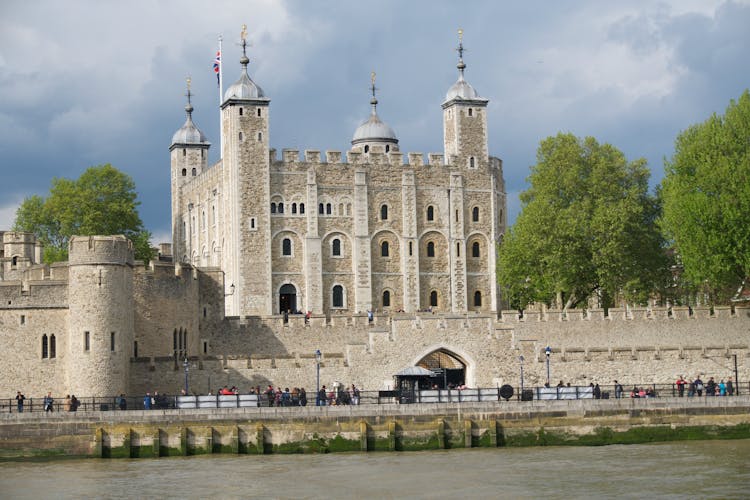 Guided walking tour of London's iconic history