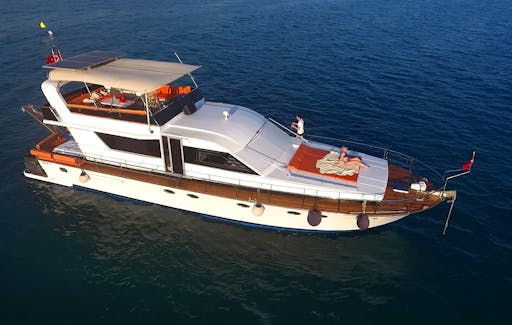 Side Private Yacht Cruise