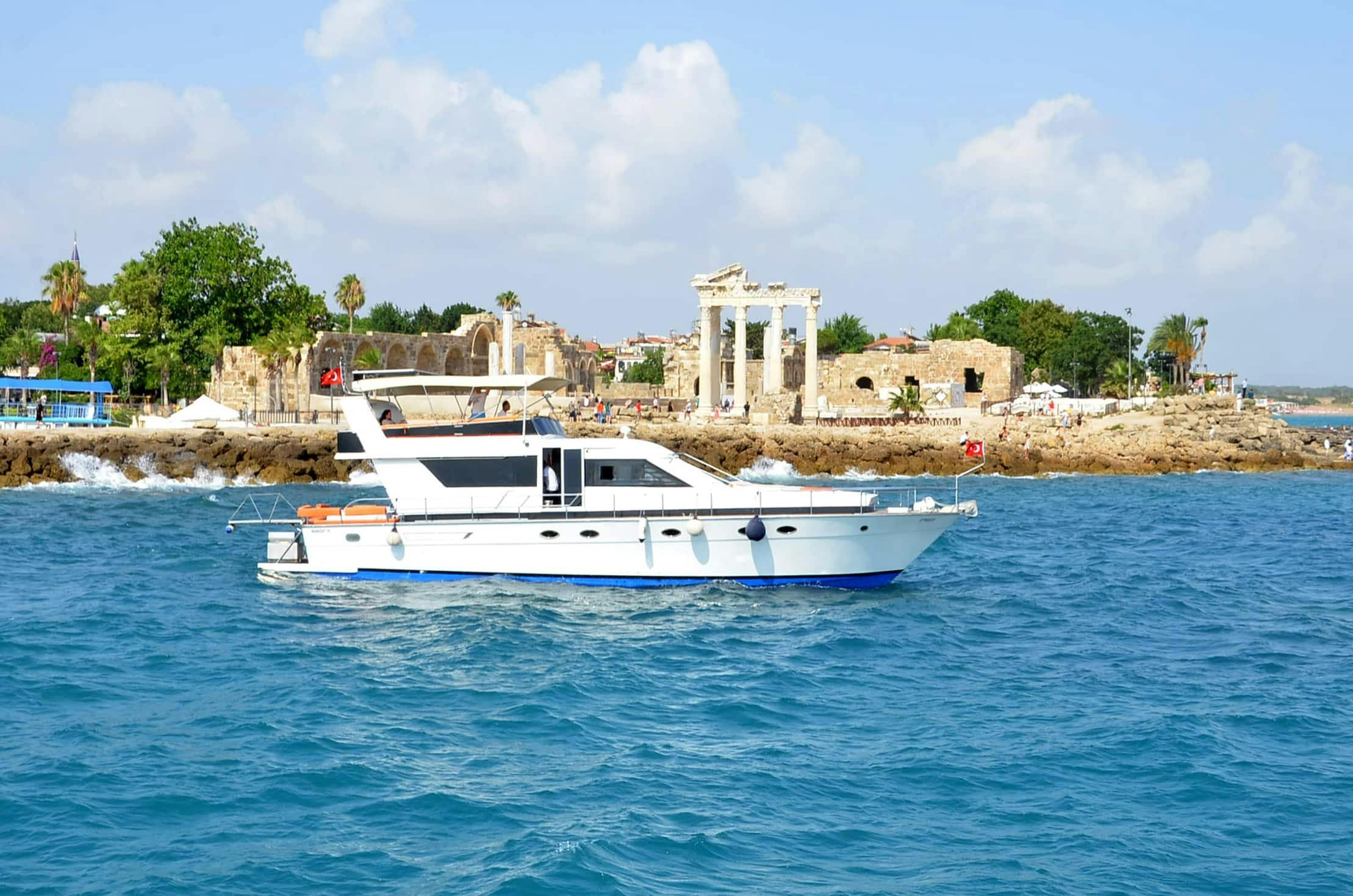 Crucero al atardecer en yate privado